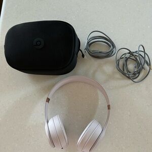 Beats Solo 4 Over-Ear Headphones in Cloud Pink